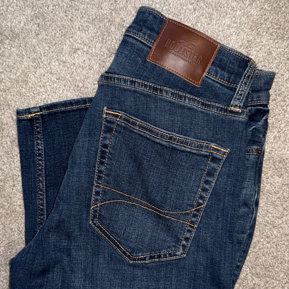 Like New Hollister Medium/Dark Wash Athletic Skinny Jeans with Advanced Stretch - Picture 3 of 6